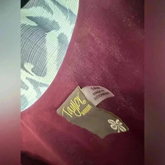 New Taylor Smocked Waist Dark Red Maxi Dress Size 14W - Picture 2 of 7